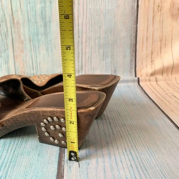 Vintage wooden studded open toe slip on heeled sandals - Picture 14 of 14